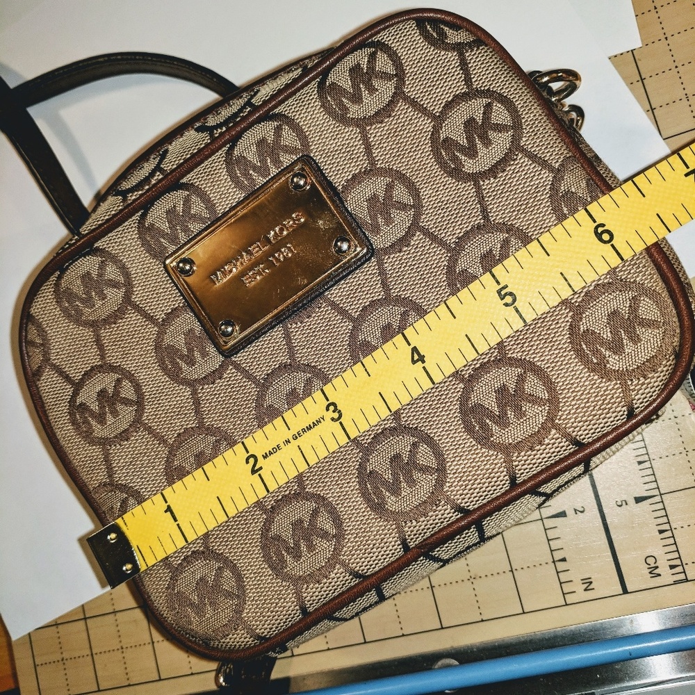 Small Michael Kors purse - Picture 7 of 8